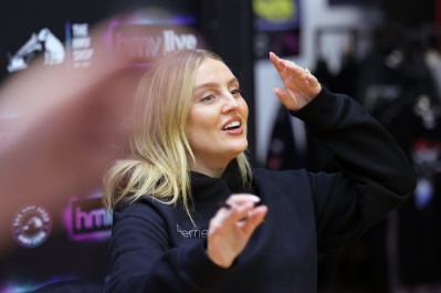 0_IBP_NEC_101025perrie_13JPG.jpg