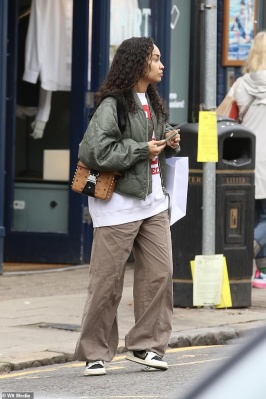 90078379-13889807-She_completed_her_look_with_a_pair_of_casual_black_and_white_tra-a-43_1727262907285.jpg