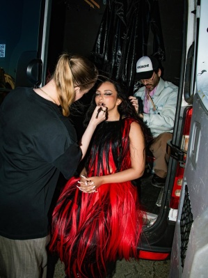 PLASTIC_BOX__Look_3_Wearing__taibataiba___Styling__zackandjamiestyle_Hair__aaroncarlohair_Make_up__monaleannemakeup_Nails__stephie_nails____karenstanleyphoto_28929.jpg