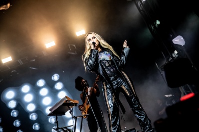 Perrie_3~0.jpg
