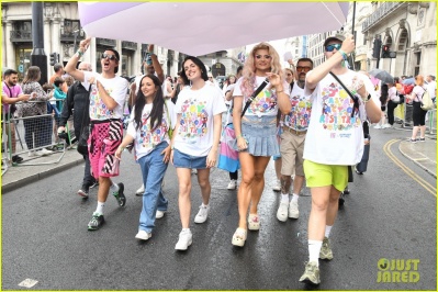 celebrities-walking-in-the-london-pride-parade-05.jpg