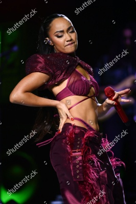https___www_shutterstock_com_editorial_image-editorial_M3TcY6x0Nbz8A6yeODY3MzQ3D_leigh-anne-performing-on-stage-capital_s-jingle-bell-1500w-16007429eb~0.jpg