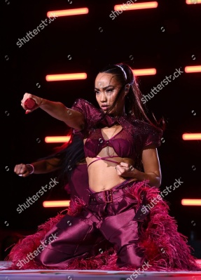 https___www_shutterstock_com_editorial_image-editorial_M7TcY7x7N3z1Acy2ODg5MDI3D_leigh-anne-performing-on-stage-capital_s-jingle-bell-1500w-16007429fs.jpg