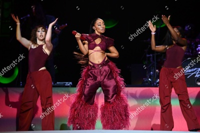https___www_shutterstock_com_editorial_image-editorial_M9T6Yax0Ndz9AfyaODc2MTE3D_leigh-anne-performing-on-stage-capital_s-jingle-bell-1500w-16007429ew.jpg