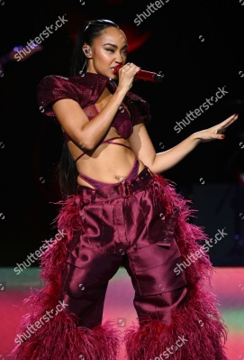 https___www_shutterstock_com_editorial_image-editorial_MaTbY1xcN7z2A2y2ODcyMzU3D_leigh-anne-performing-on-stage-capital_s-jingle-bell-1500w-16007429er.jpg