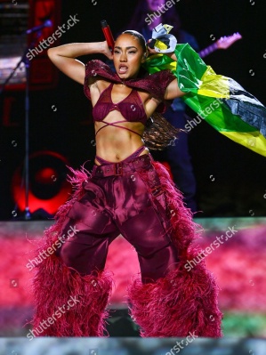 https___www_shutterstock_com_editorial_image-editorial_McT4Yax8N5z7A1y3ODc0MDc3D_leigh-anne-performing-on-stage-capital_s-jingle-bell-1500w-16007429eu.jpg