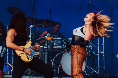 perrie_performs_mighty_hoopla_brockwell_1085284828_477559.jpg