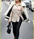 perrie-edwards-alex-oxlade-chamberlain-step-out-for-lunch-in-england-02.jpg
