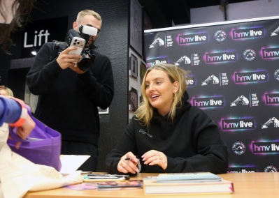 0_IBP_NEC_101025perrie_04JPG.jpg