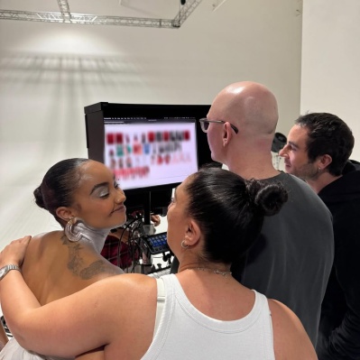 Life_lately______ps__First_time_for_the_girls_watching_me_on_set_at_a_shoot______cutest_thing_ever21_Kept_trying_to_get_in_the_shot_and_def_had_to_much_haribo___but_all_in_all_we_had_the_BE_28129.jpg