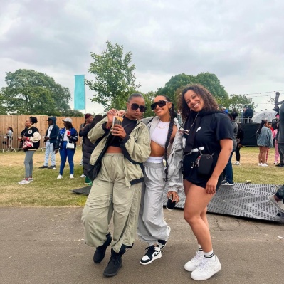 Life_lately______ps__First_time_for_the_girls_watching_me_on_set_at_a_shoot______cutest_thing_ever21_Kept_trying_to_get_in_the_shot_and_def_had_to_much_haribo___but_all_in_all_we_had_the_BE_28529.jpg