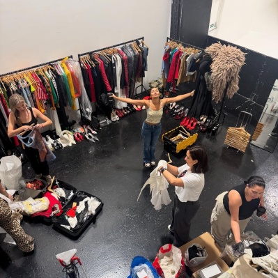 Life_lately______ps__First_time_for_the_girls_watching_me_on_set_at_a_shoot______cutest_thing_ever21_Kept_trying_to_get_in_the_shot_and_def_had_to_much_haribo___but_all_in_all_we_had_the_BE_28829.jpg