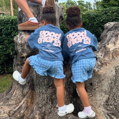 Life_lately______ps__First_time_for_the_girls_watching_me_on_set_at_a_shoot______cutest_thing_ever21_Kept_trying_to_get_in_the_shot_and_def_had_to_much_haribo___but_all_in_all_we_had_the_BE_28929.jpg