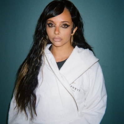 The_product_of_the_little_disposable_cameras_you_see_lying_around_everywhere_on_set____28129.jpg