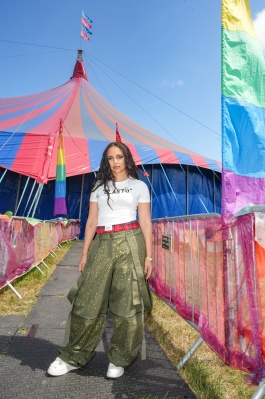 imgi_1_2025_JADE_GLASTONBURY_VOGUE__alicebackham_A7504558.jpg